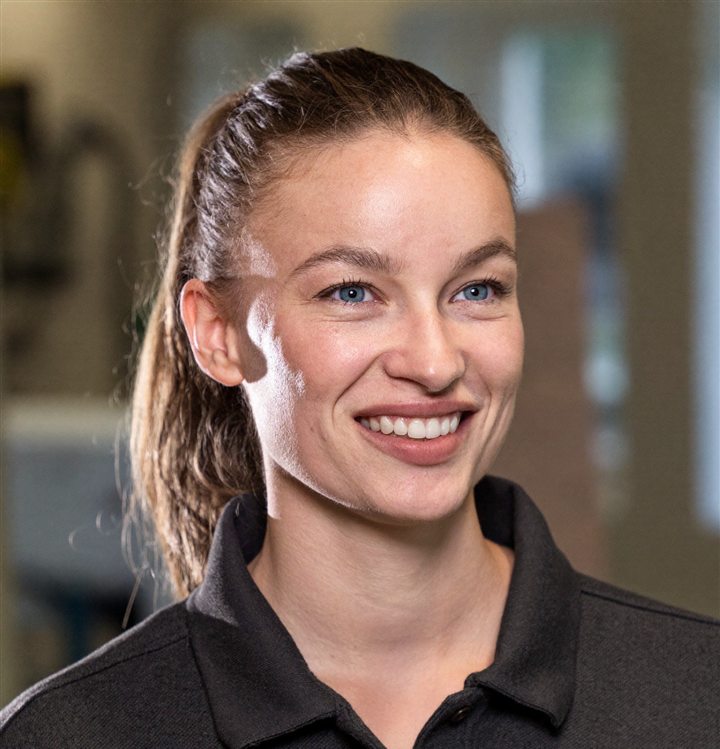 Julia Behr, Disposition, Kundenbüro